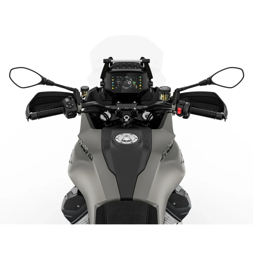 Moto-Guzzi_Stelvio_Grigio-Climbing_4