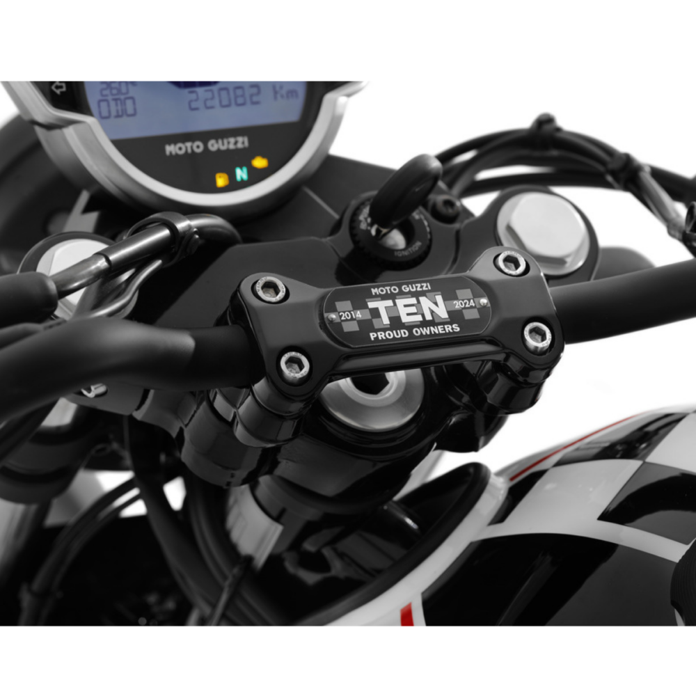 moto_guzzi_V7_stone_ten_2